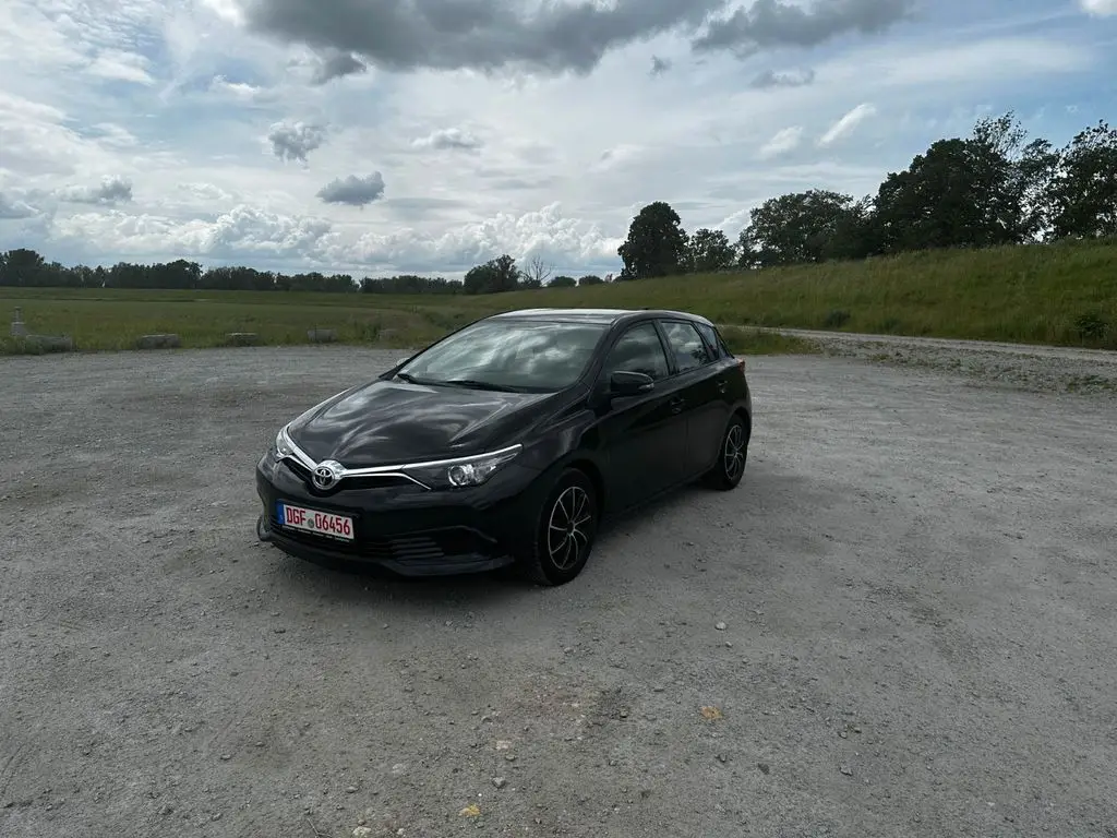 Photo 1 : Toyota Auris 2017 Petrol