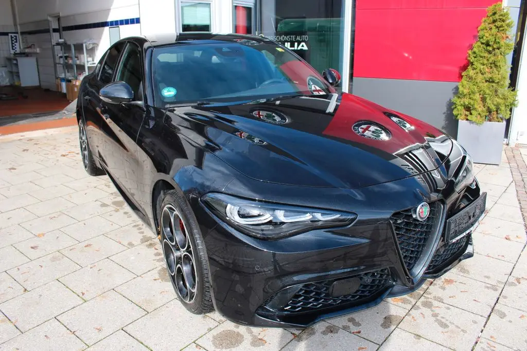 Photo 1 : Alfa Romeo Giulia 2023 Petrol