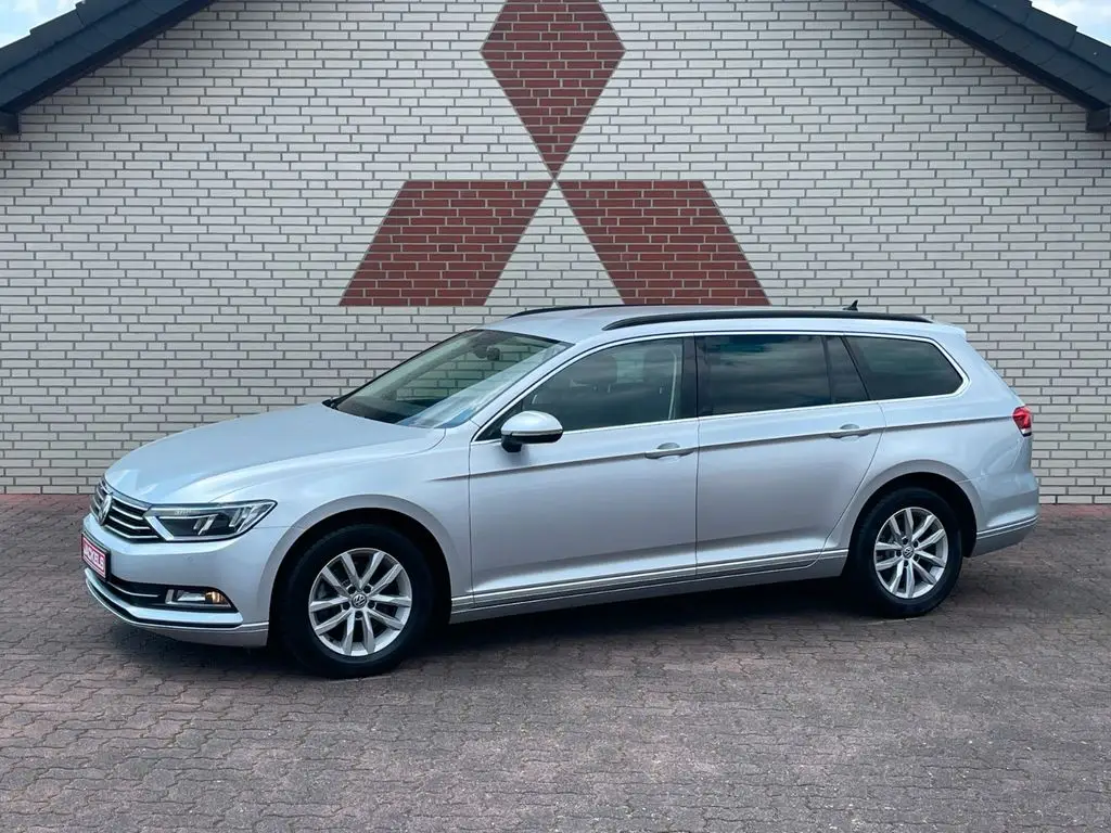 Photo 1 : Volkswagen Passat 2019 Petrol