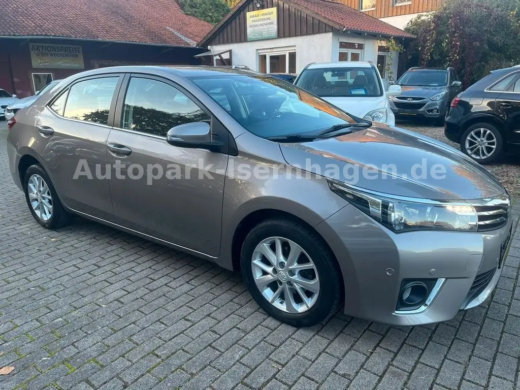 Photo 1 : Toyota Corolla 2015 Petrol