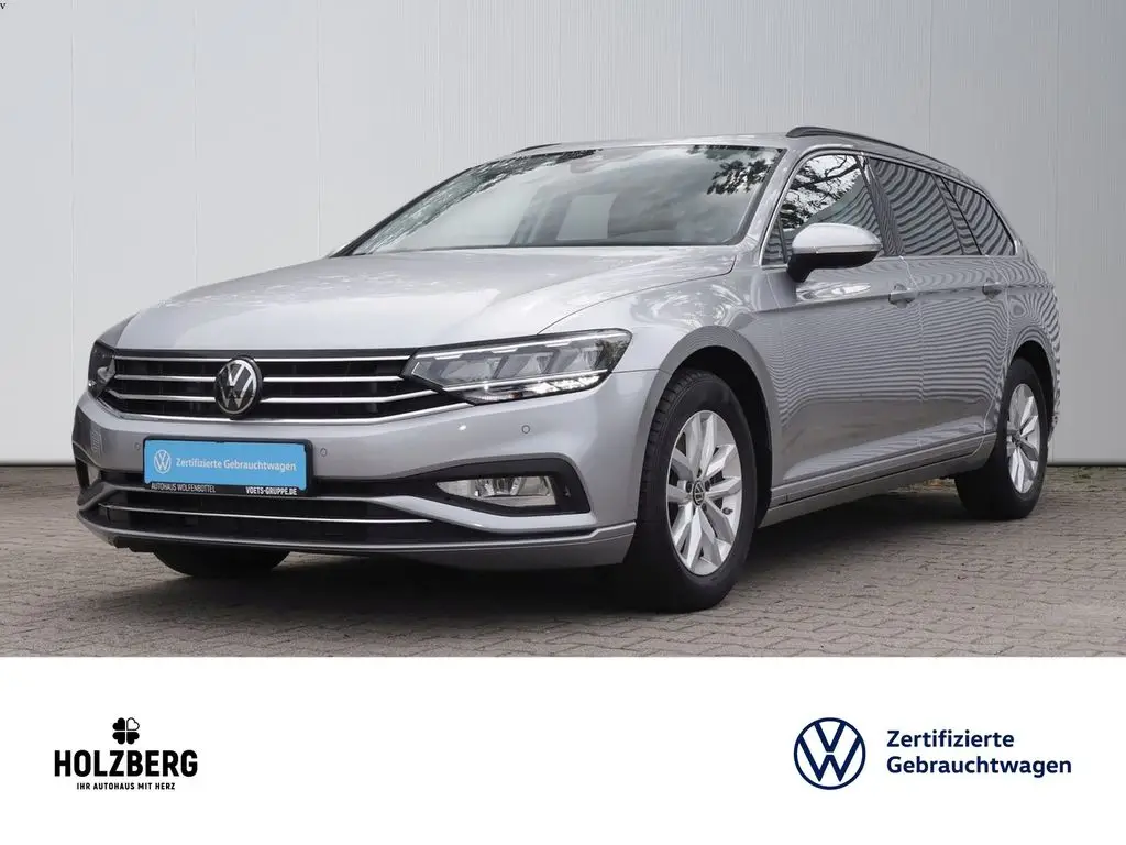 Photo 1 : Volkswagen Passat 2023 Petrol