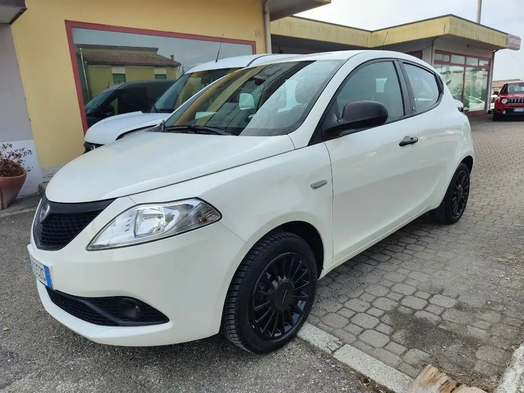 Photo 1 : Lancia Ypsilon 2019 Petrol