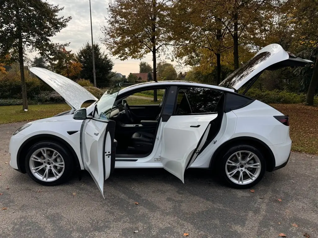 Photo 1 : Tesla Model Y 2022 Non renseigné