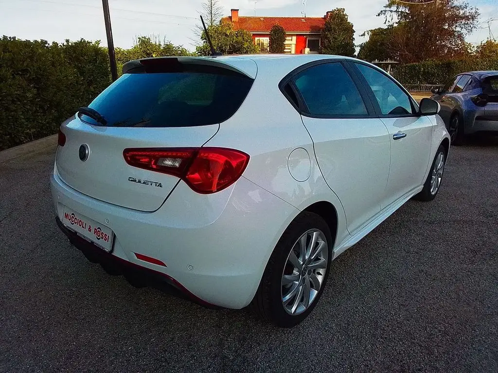 Photo 1 : Alfa Romeo Giulietta 2018 Petrol