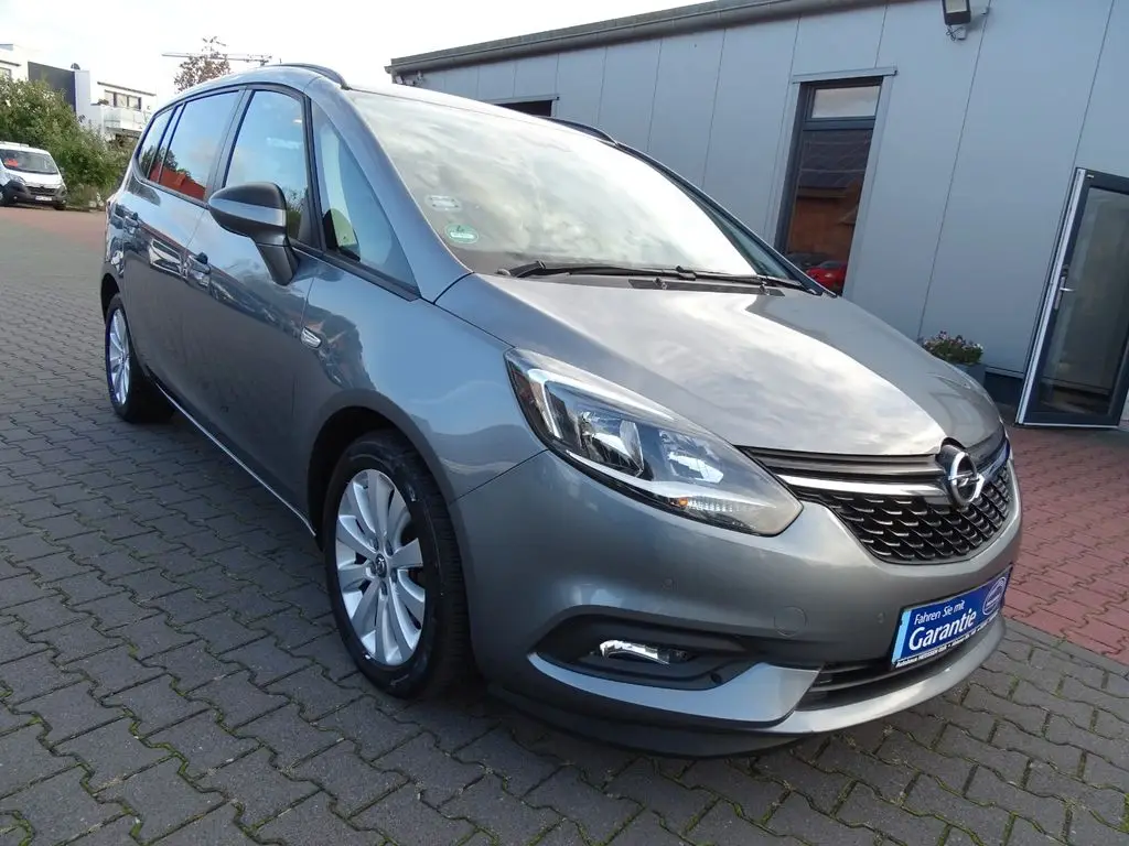 Photo 1 : Opel Zafira 2017 Petrol