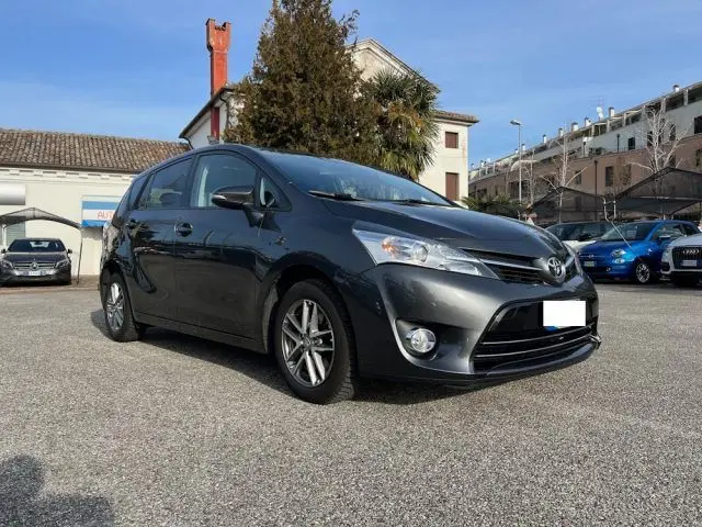 Photo 1 : Toyota Verso 2017 Diesel