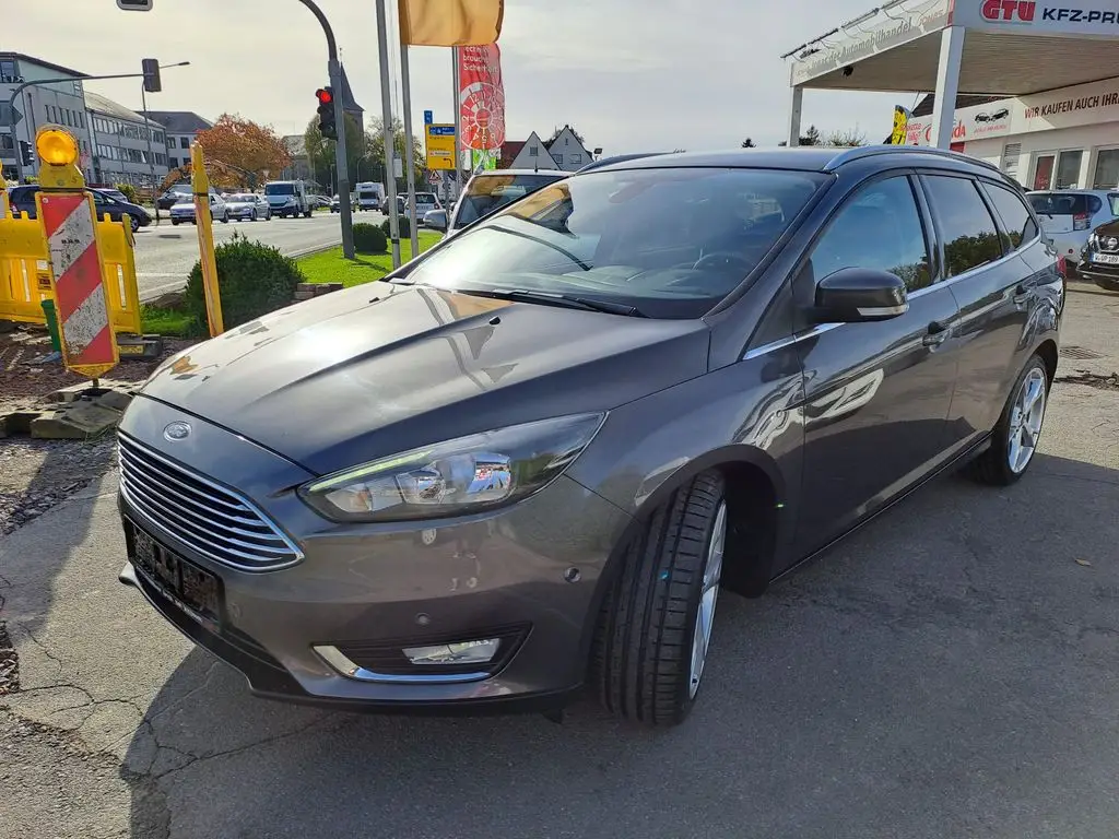 Photo 1 : Ford Focus 2015 Essence