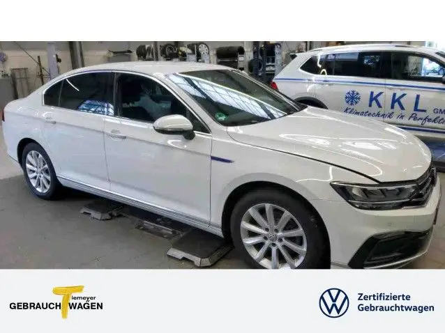 Photo 1 : Volkswagen Passat 2021 Hybrid