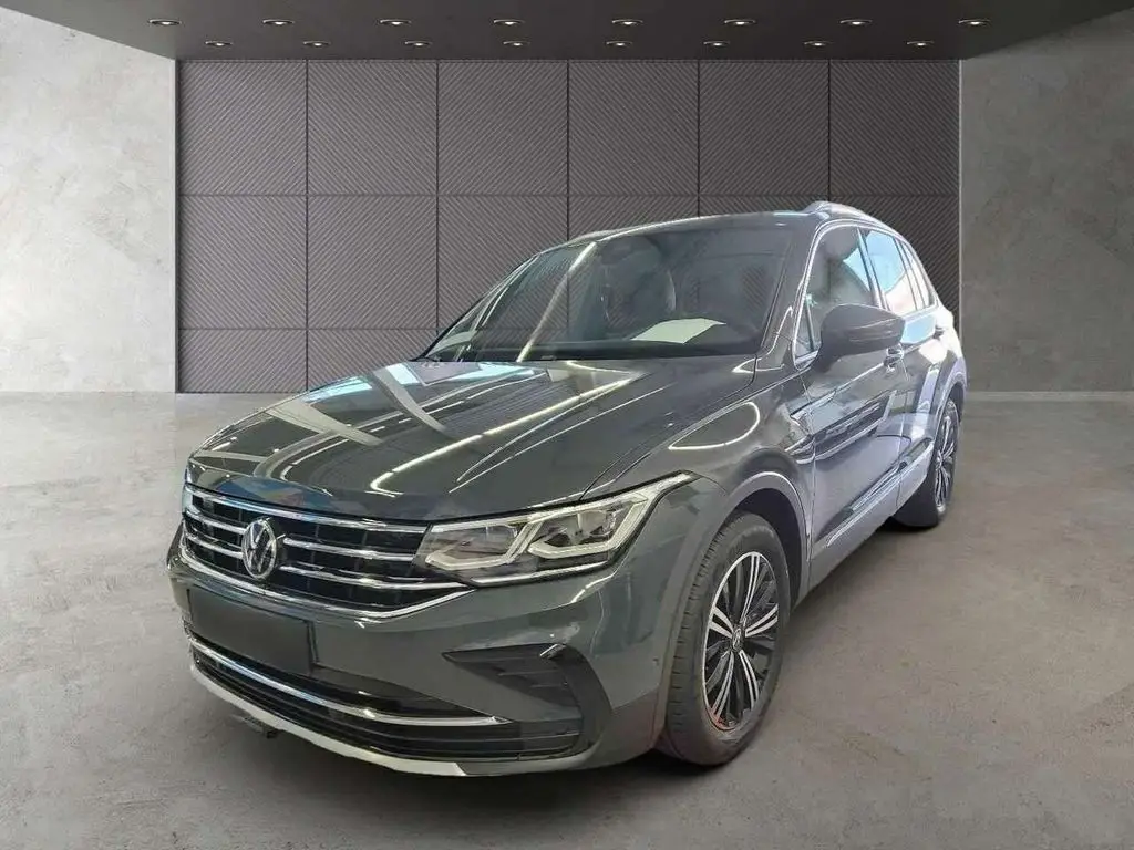 Photo 1 : Volkswagen Tiguan 2021 Essence