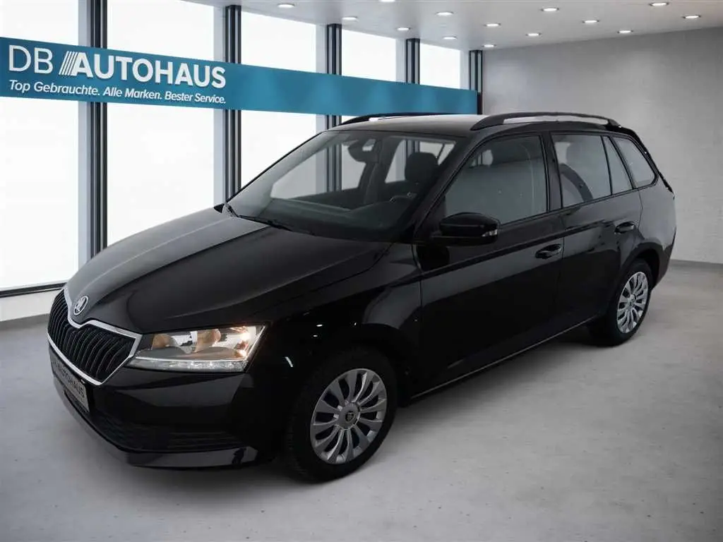 Photo 1 : Skoda Fabia 2022 Petrol