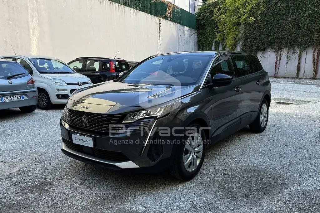 Photo 1 : Peugeot 5008 2023 Essence