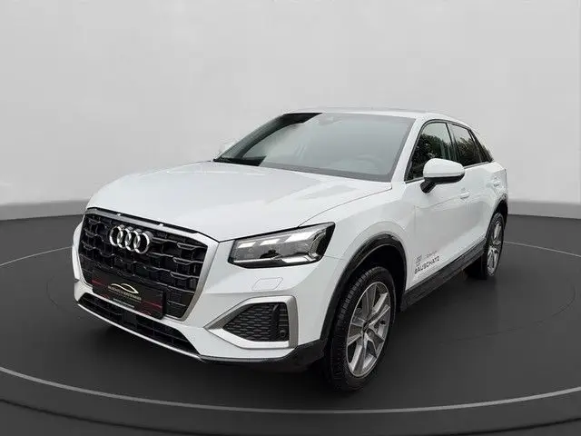 Photo 1 : Audi Q2 2024 Petrol