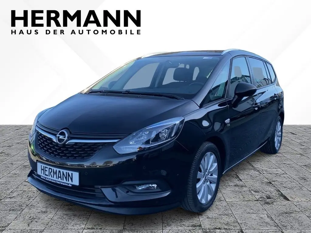 Photo 1 : Opel Zafira 2018 Petrol