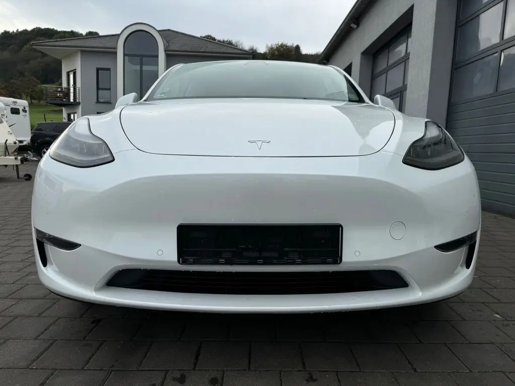 Photo 1 : Tesla Model Y 2022 Non renseigné