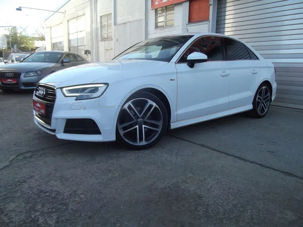 Photo 1 : Audi A3 2018 Essence