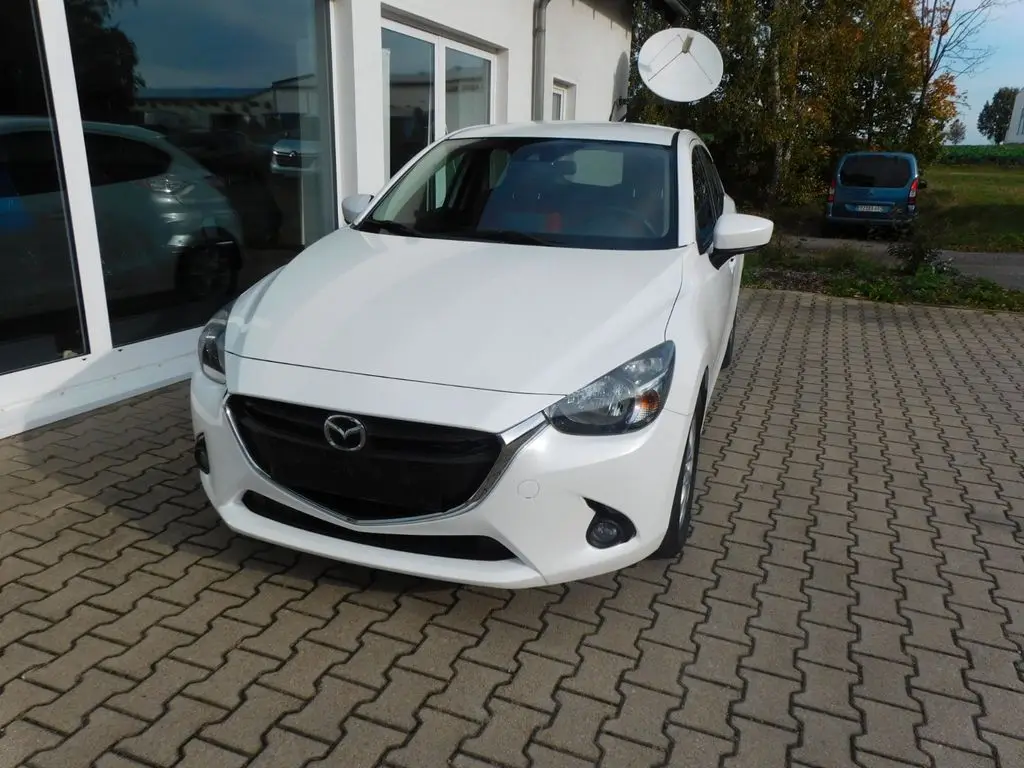 Photo 1 : Mazda 2 2015 Petrol