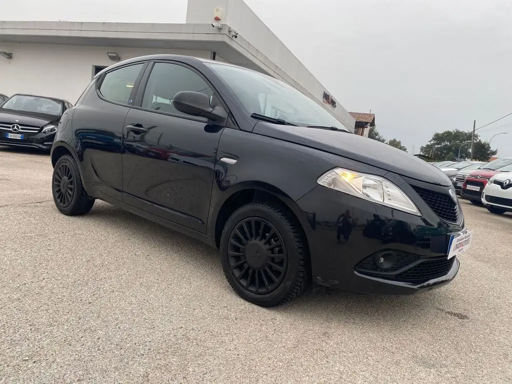 Photo 1 : Lancia Ypsilon 2019 Petrol