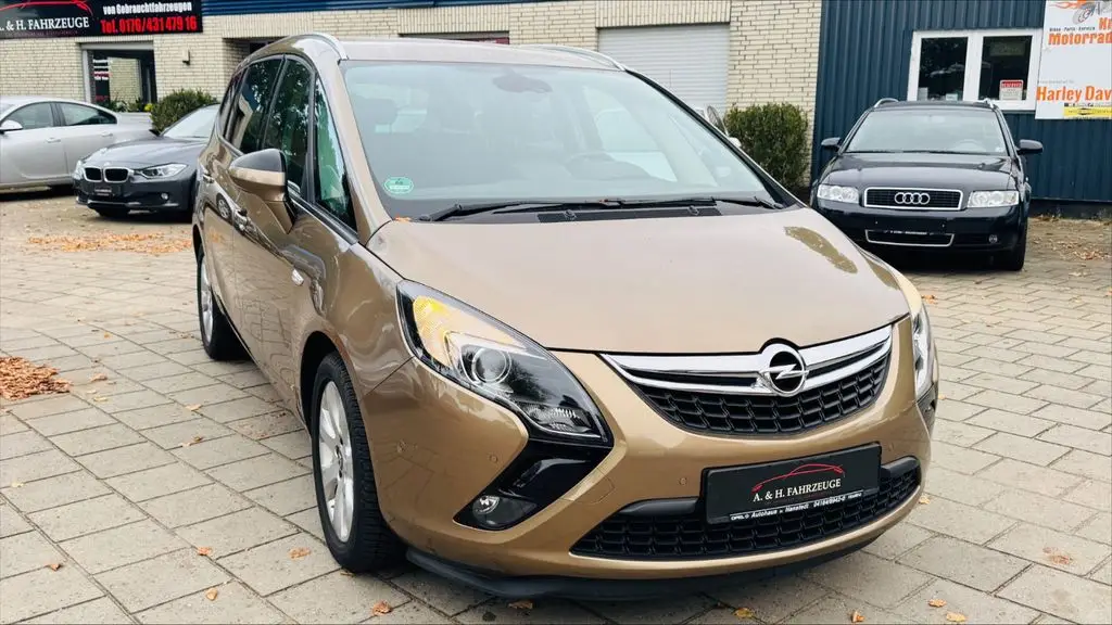 Photo 1 : Opel Zafira 2014 Petrol