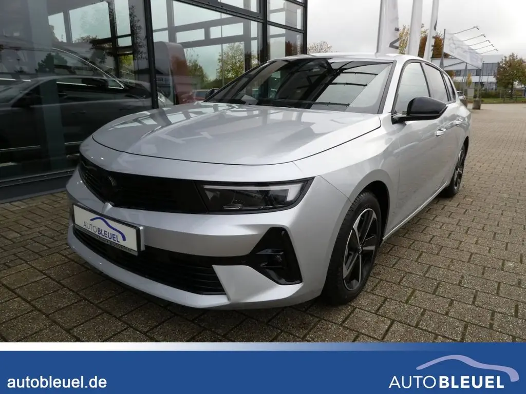 Photo 1 : Opel Astra 2024 Petrol