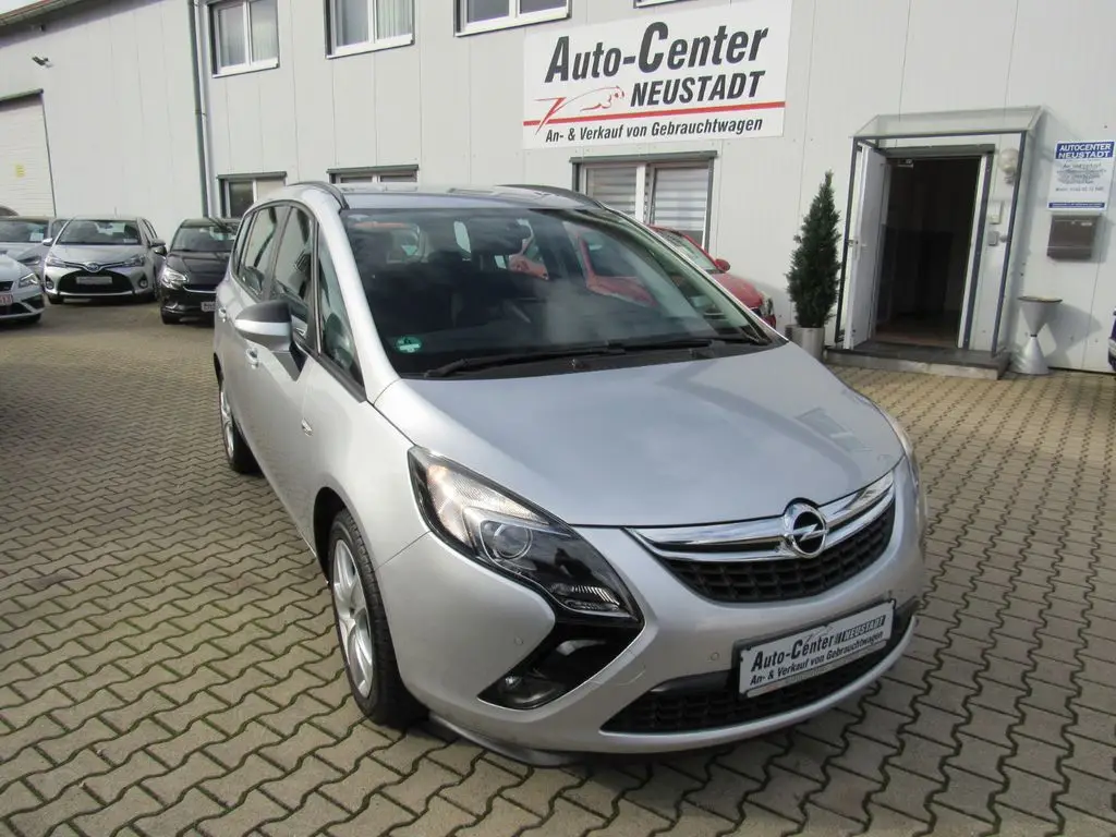 Photo 1 : Opel Zafira 2016 Petrol