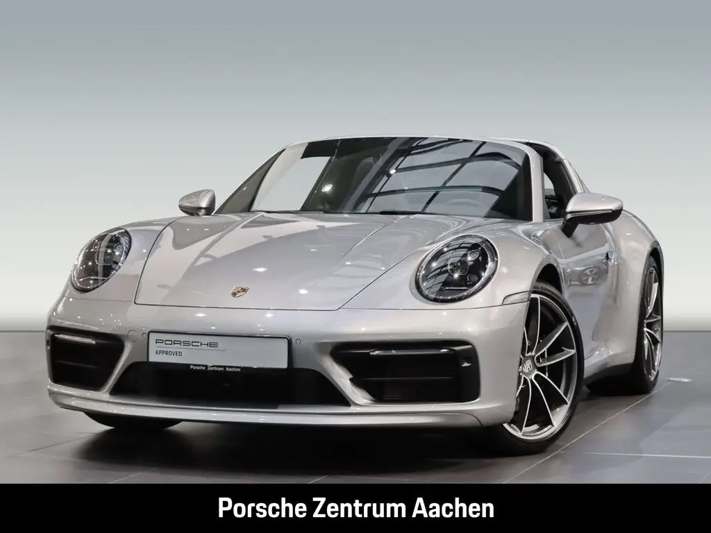 Photo 1 : Porsche 992 2023 Essence