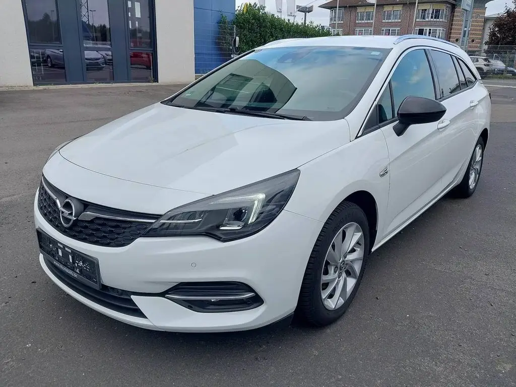 Photo 1 : Opel Astra 2022 Essence