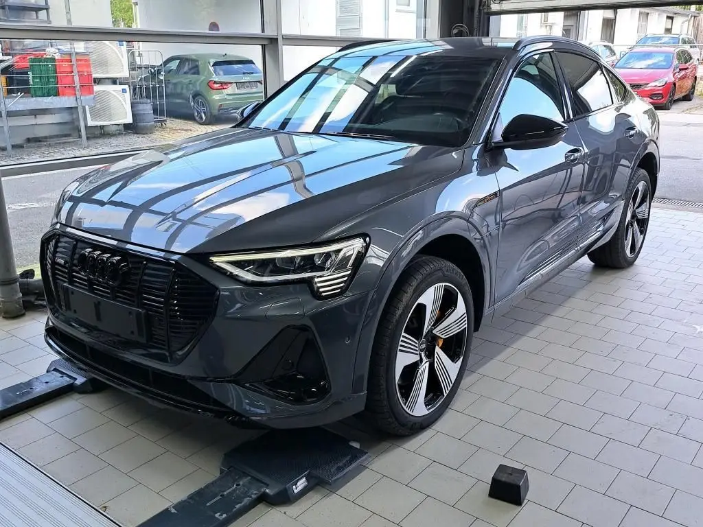 Photo 1 : Audi E-tron 2022 Non renseigné