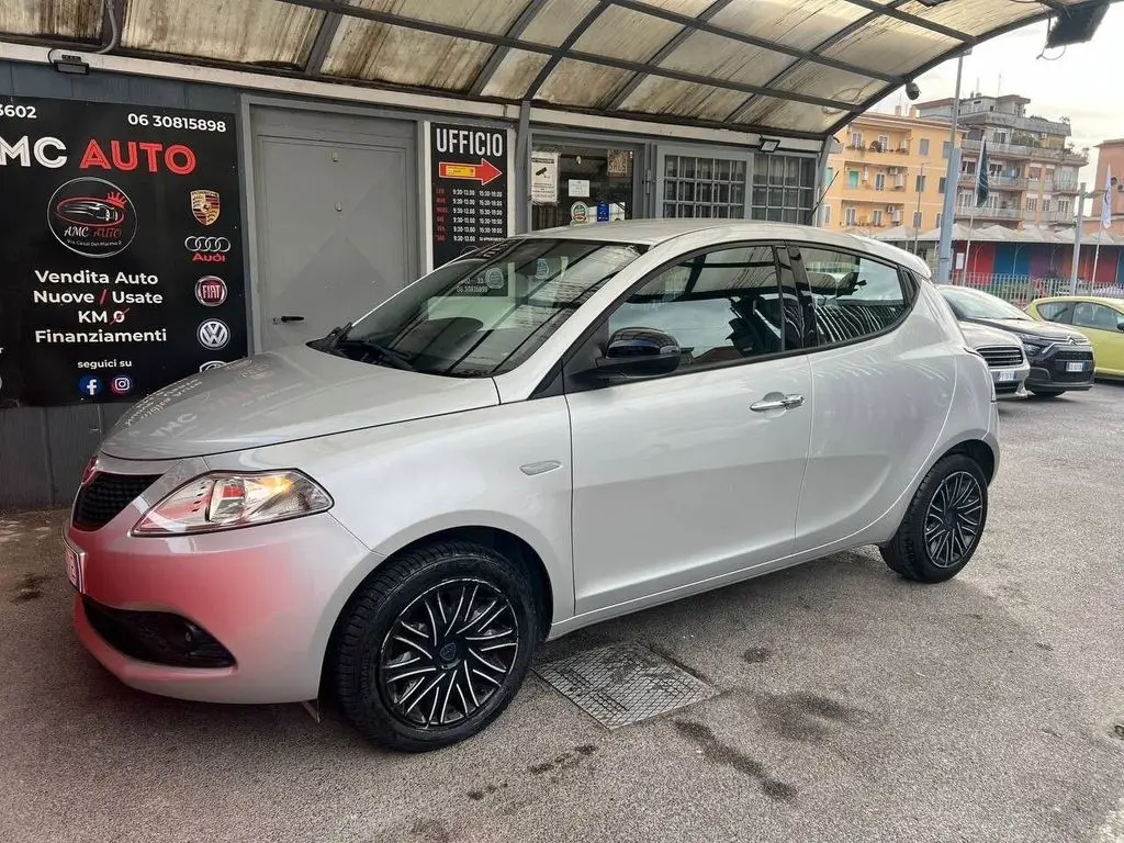 Photo 1 : Lancia Ypsilon 2019 Petrol