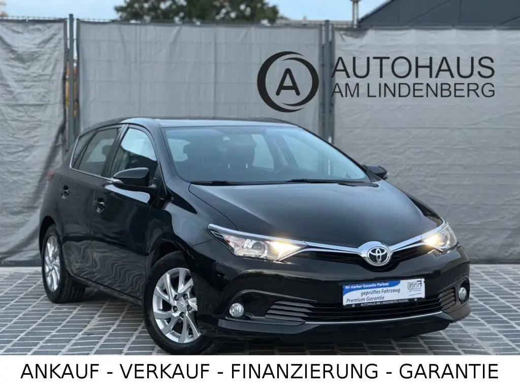 Photo 1 : Toyota Auris 2017 Petrol