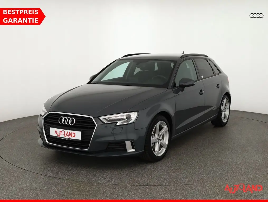 Photo 1 : Audi A3 2018 Petrol