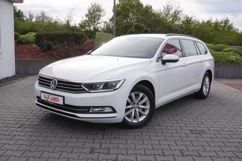 Photo 1 : Volkswagen Passat 2018 Petrol