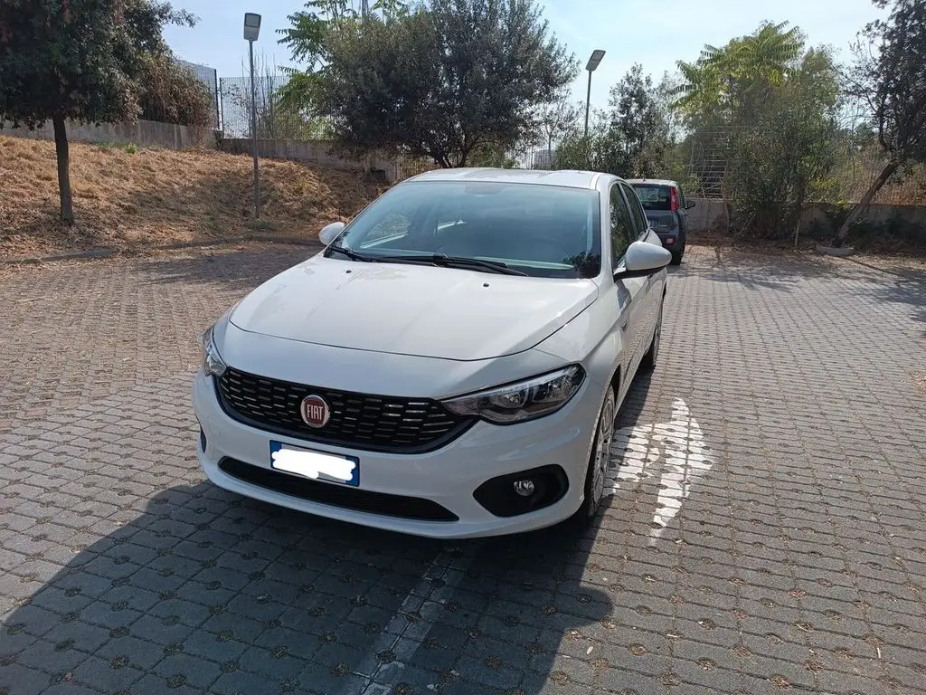 Photo 1 : Fiat Tipo 2017 Petrol