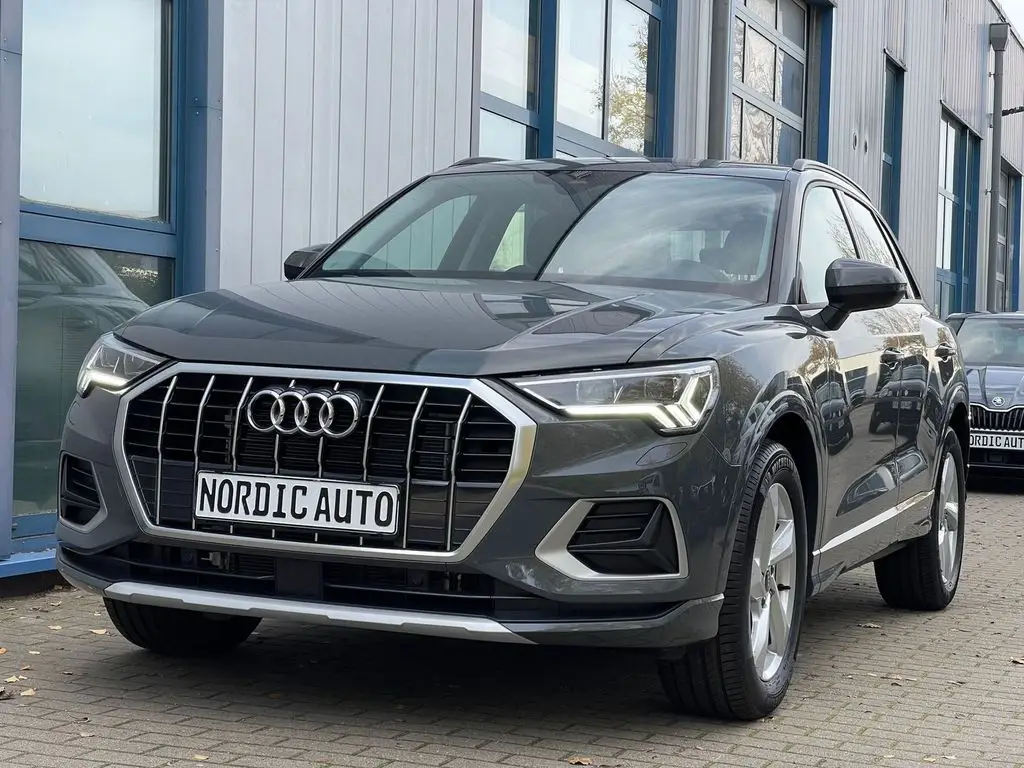 Photo 1 : Audi Q3 2024 Petrol