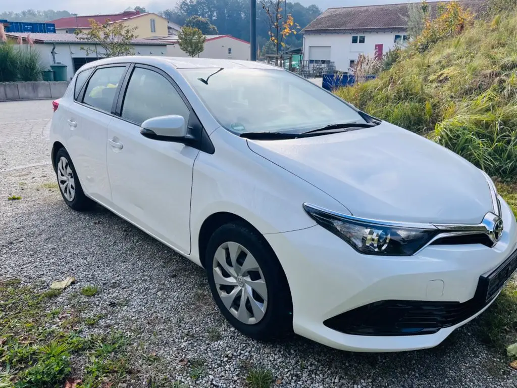 Photo 1 : Toyota Auris 2015 Essence