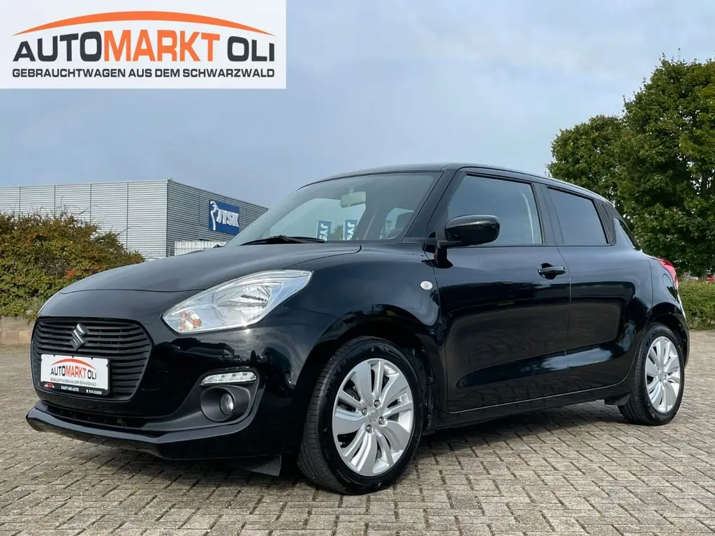 Photo 1 : Suzuki Swift 2018 Petrol