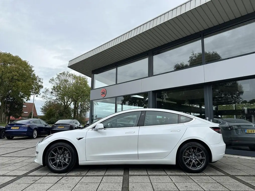 Photo 1 : Tesla Model 3 2019 Non renseigné