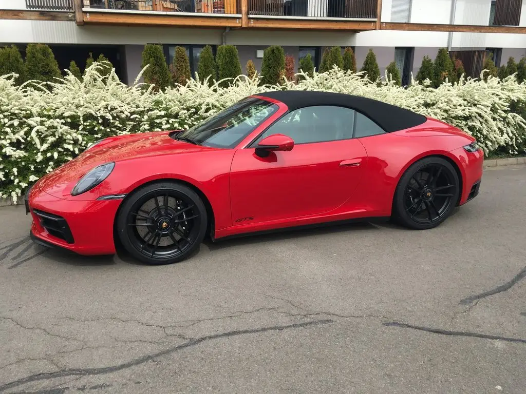 Photo 1 : Porsche 992 2022 Essence