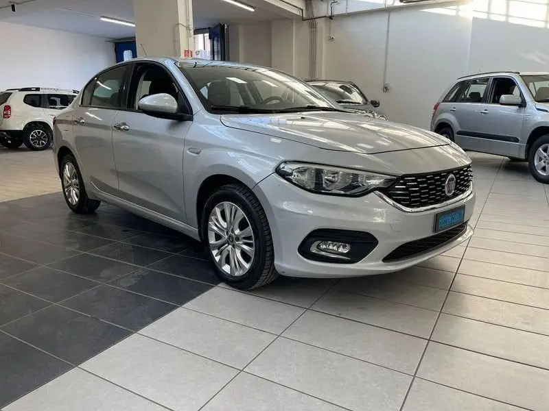 Photo 1 : Fiat Tipo 2015 Petrol