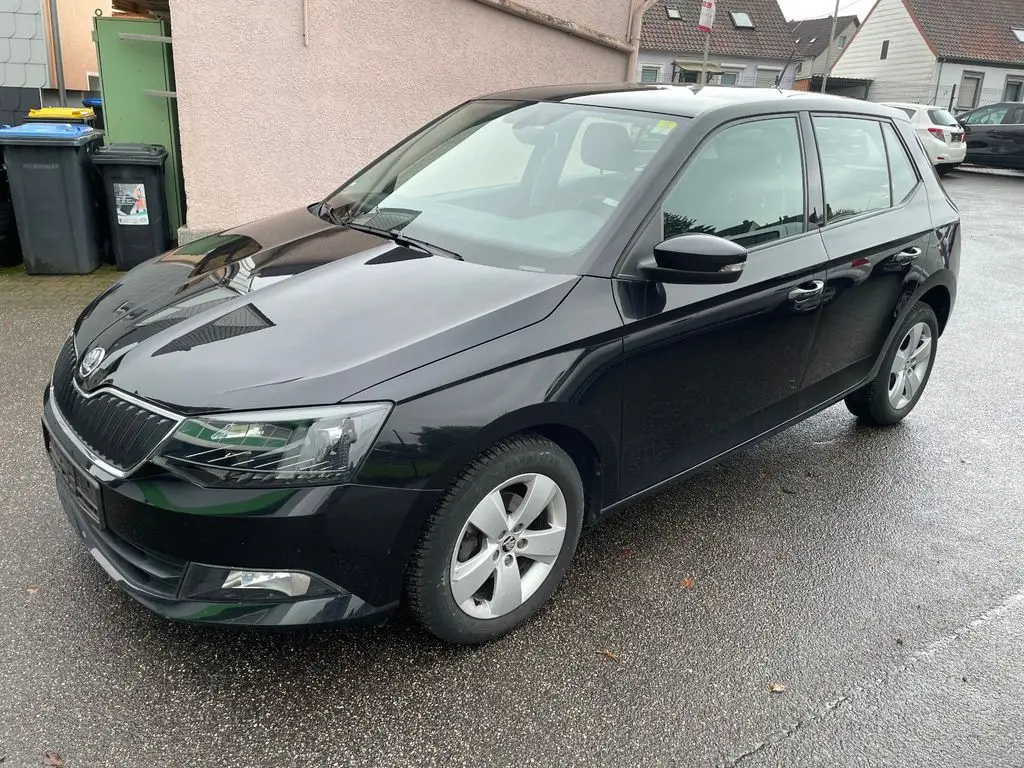 Photo 1 : Skoda Fabia 2015 Petrol