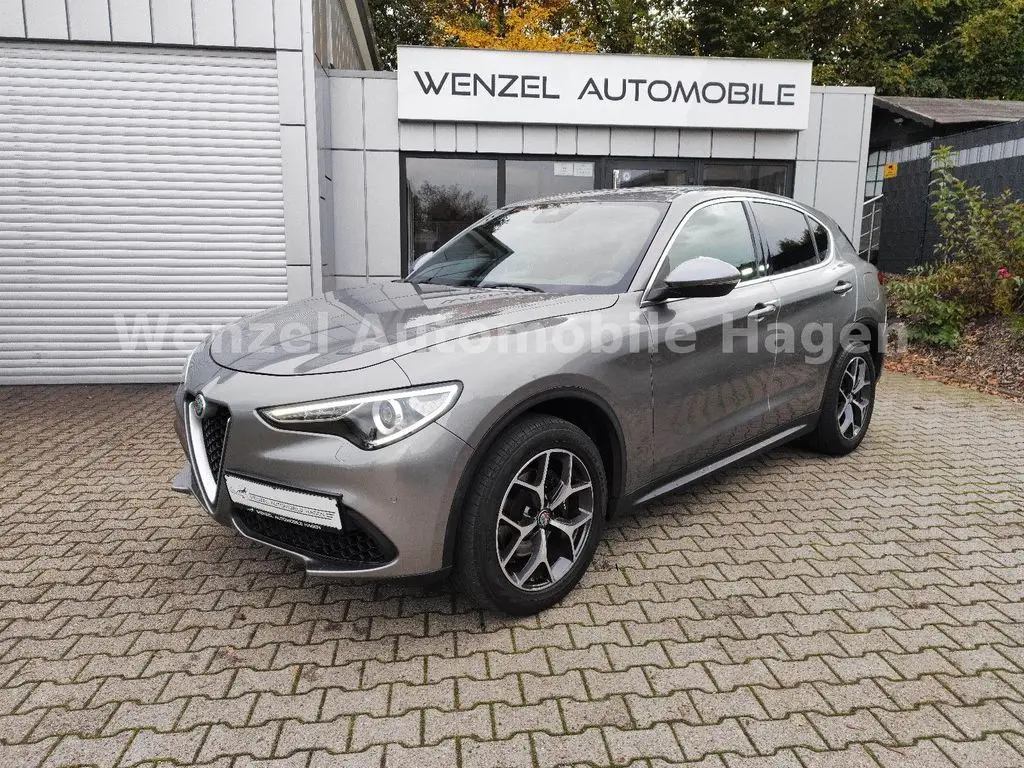 Photo 1 : Alfa Romeo Stelvio 2018 Petrol