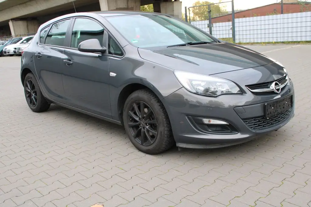 Photo 1 : Opel Astra 2015 Petrol