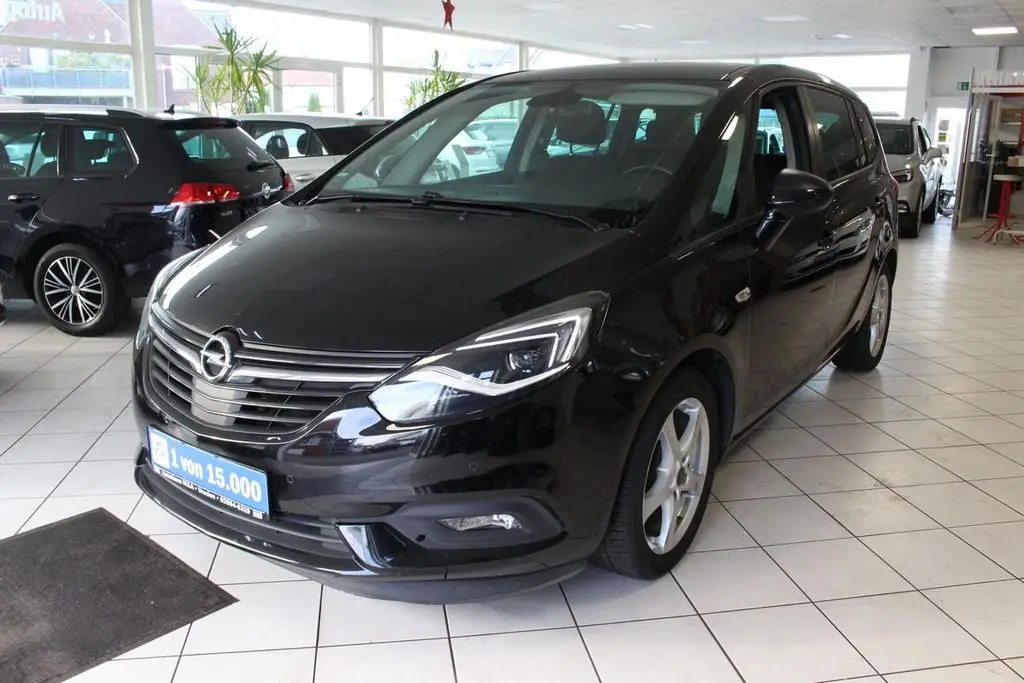 Photo 1 : Opel Zafira 2017 Petrol