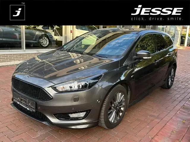 Photo 1 : Ford Focus 2017 Petrol