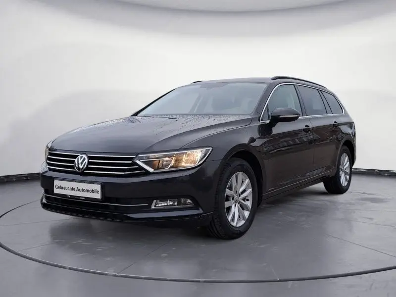 Photo 1 : Volkswagen Passat 2018 Essence