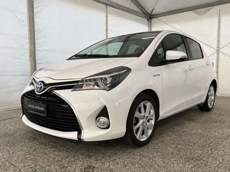 Photo 1 : Toyota Yaris 2015 Hybrid