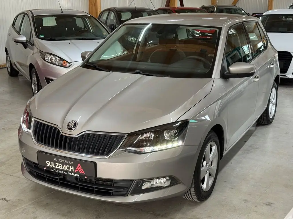 Photo 1 : Skoda Fabia 2015 Essence