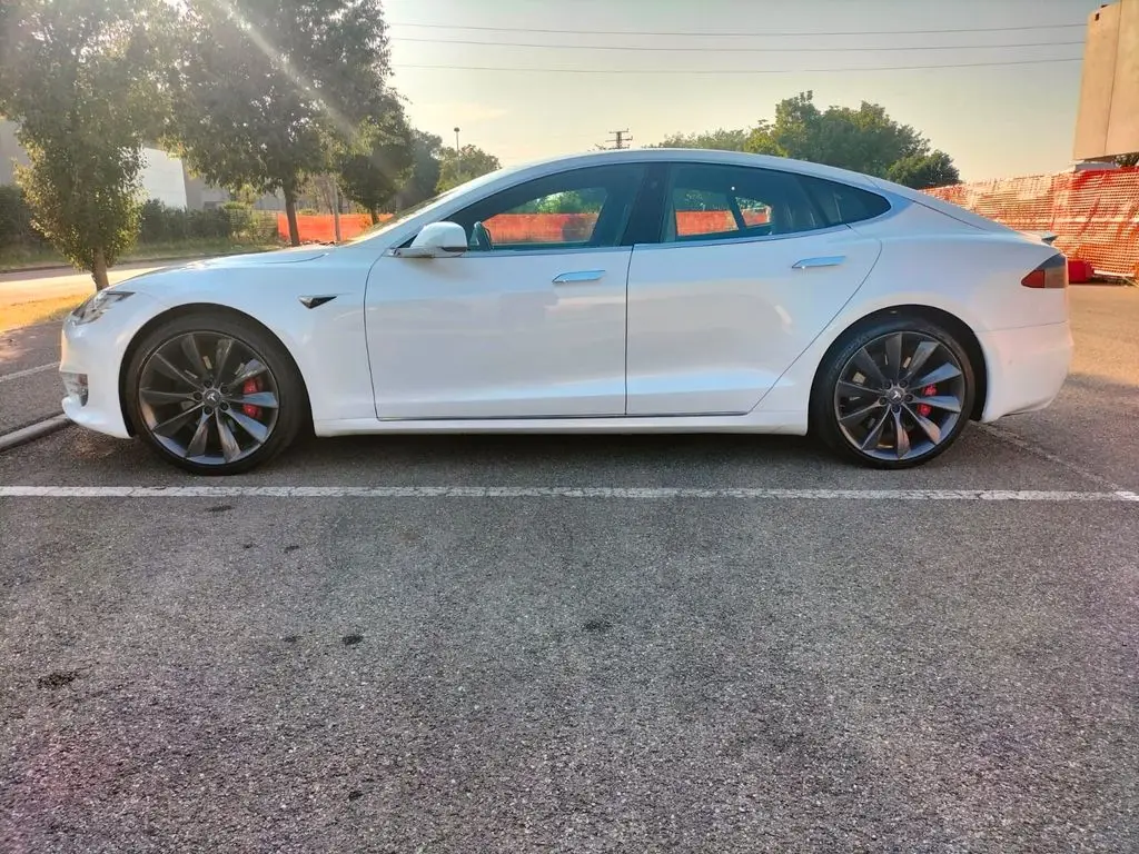 Photo 1 : Tesla Model S 2018 Non renseigné