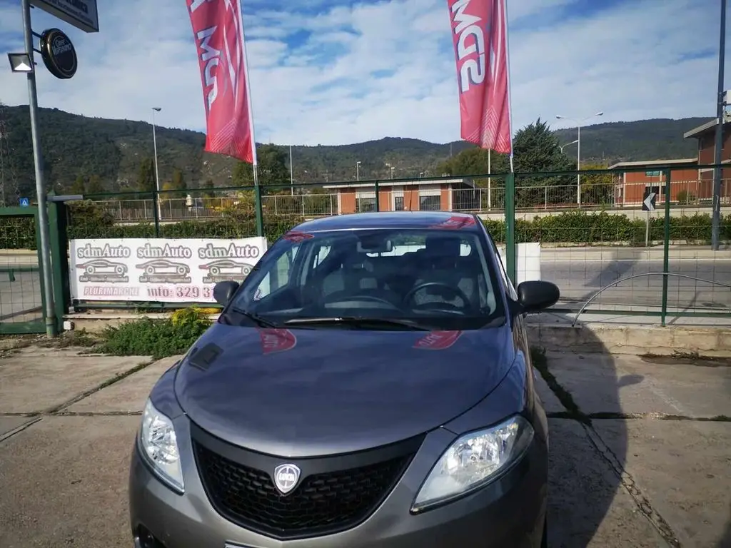 Photo 1 : Lancia Ypsilon 2018 Essence