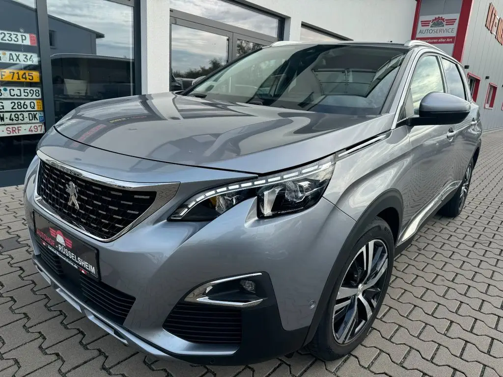 Photo 1 : Peugeot 5008 2019 Essence