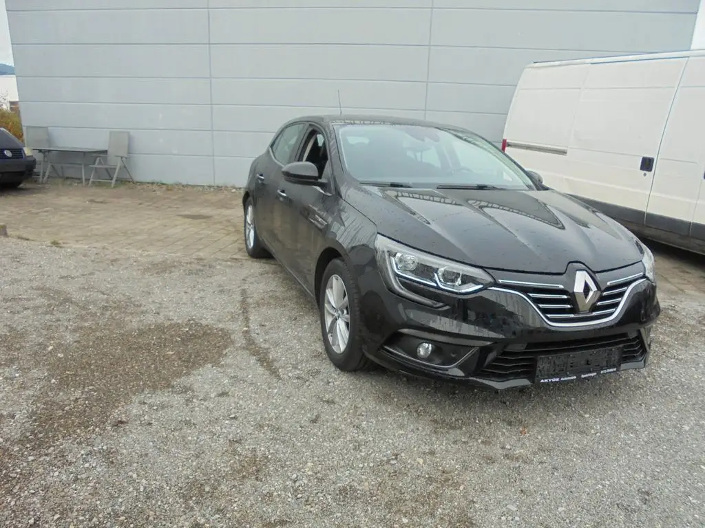 Photo 1 : Renault Megane 2017 Petrol